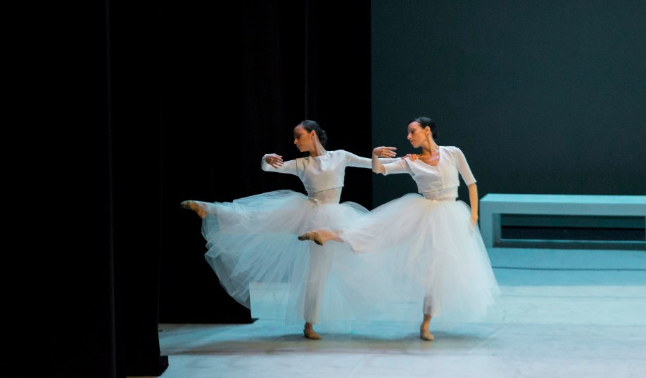 Sapatilha de Ballet Meia Ponta Só Dança - 33 ao 44 - Branca - Joinville  Sportcenter